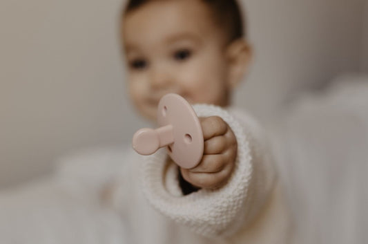 Dental Gap Prevention: Choosing Physiological Pacifiers - Élhée