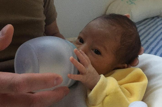 Preemie Bottles: How to Feed a Premature Baby - Élhée