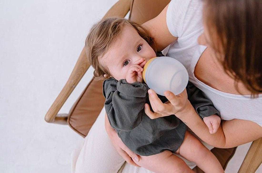 Bottle-Feeding: Best Positions to Recreate Breastfeeding Magic - Élhée