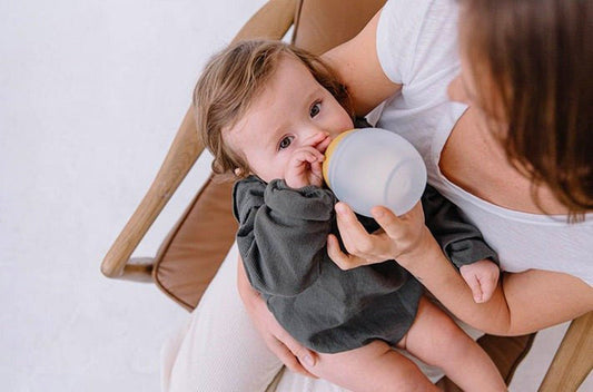 Bottle-Feeding: Best Positions to Recreate Breastfeeding Magic - Élhée