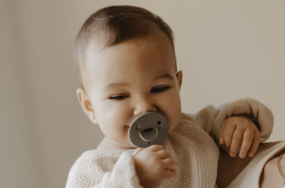 Pacifier or Thumb: Which to Choose and Why - Élhée