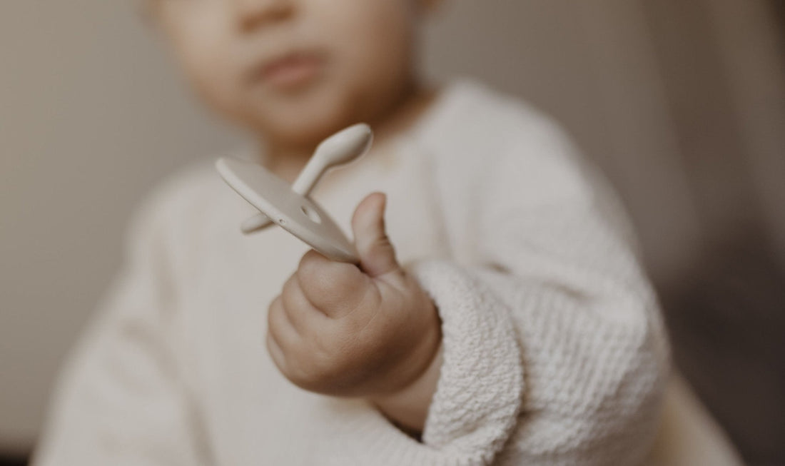 Best Pacifier Shape for Newborns - Élhée