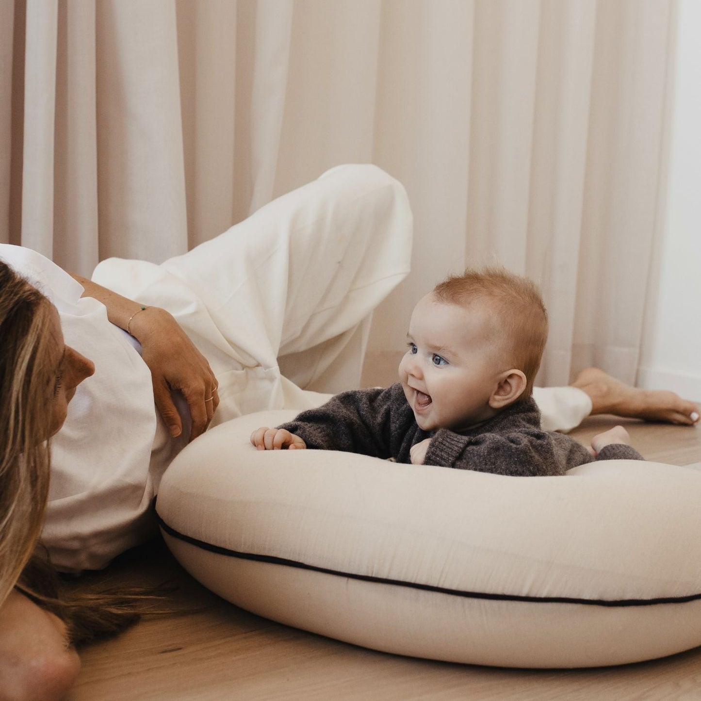 Coussin d'allaitement "Moon" | That's Mine "Sand" - Élhée